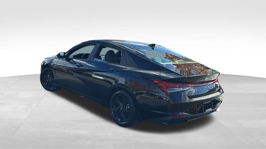 Used 2022 Hyundai Elantra Blue image 5