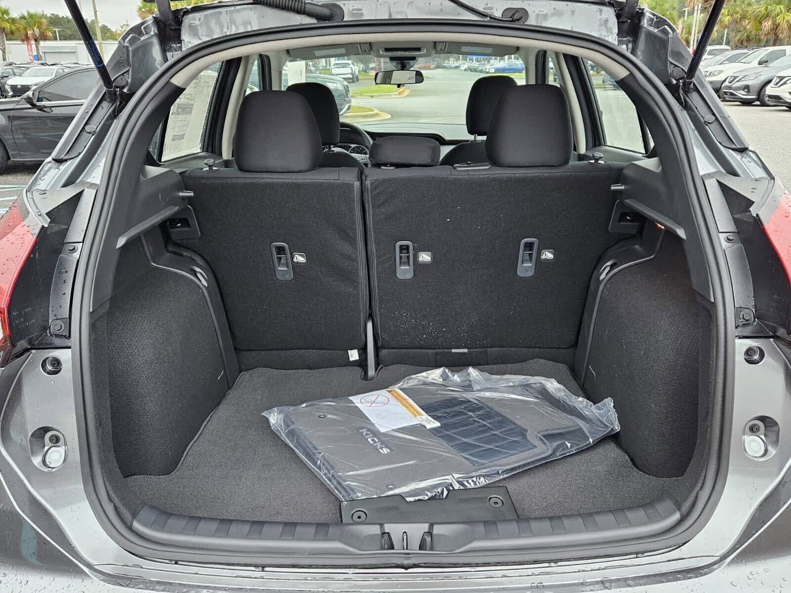 New 2025 Nissan Kicks Play S image 6