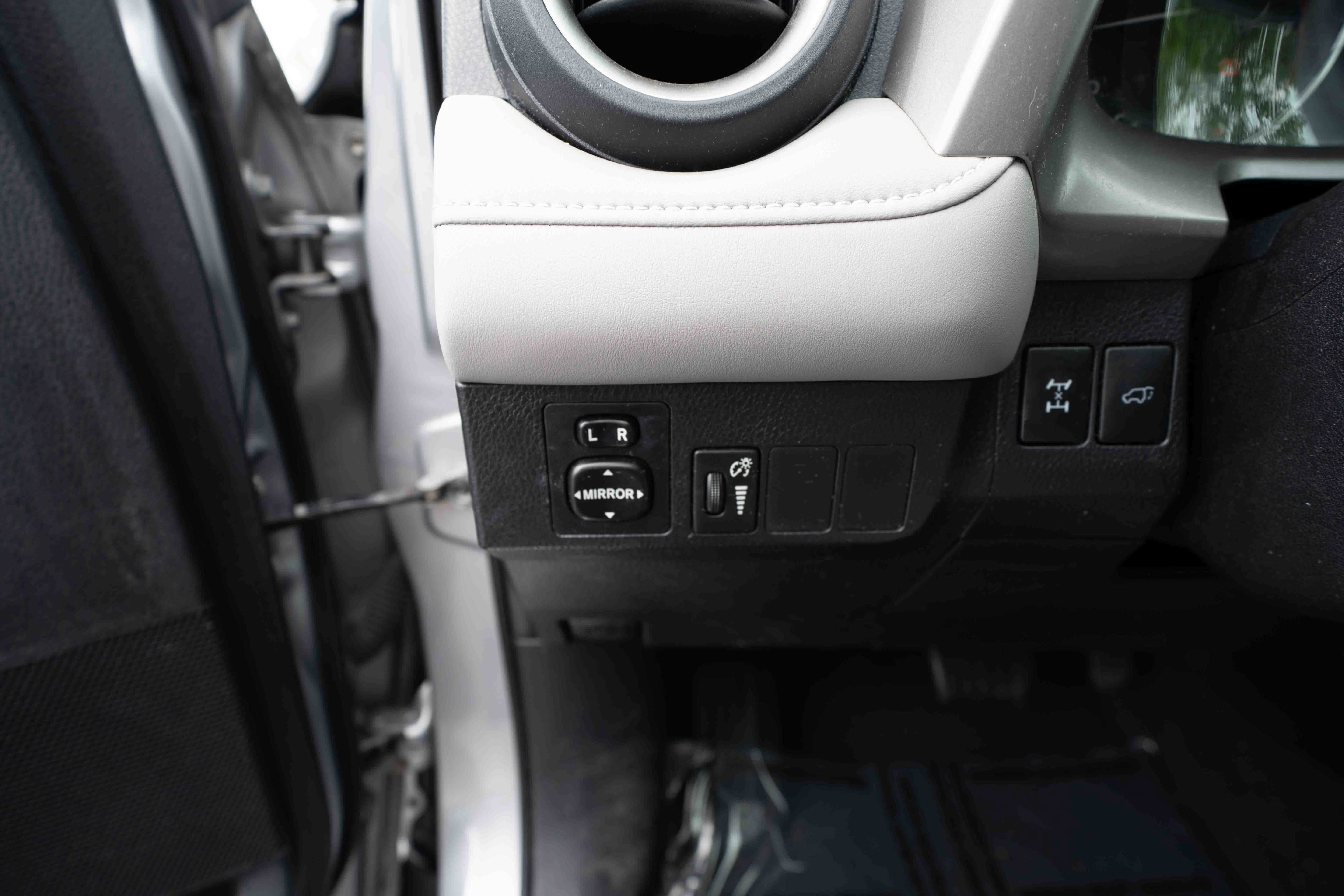 Used 2016 Toyota RAV4 XLE AWD/4WD image 11