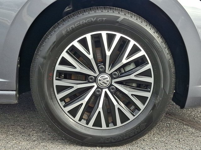 Used 2019 Volkswagen Jetta SE w/ Cold Weather Package FWD image 11