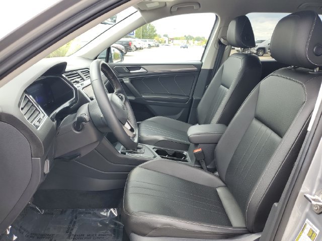 Used 2022 Volkswagen Tiguan SE FWD image 9
