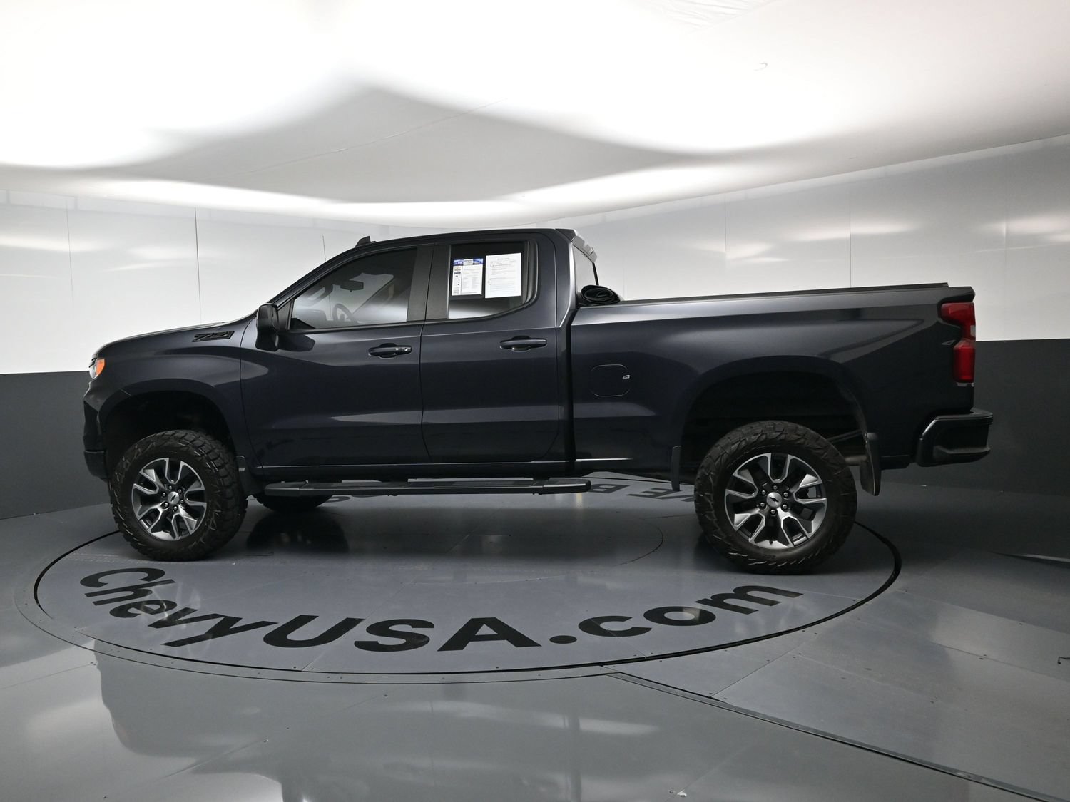 Used 2022 Chevrolet Silverado 1500 RST w/ Z71 Off-Road Package AWD/4WD image 6