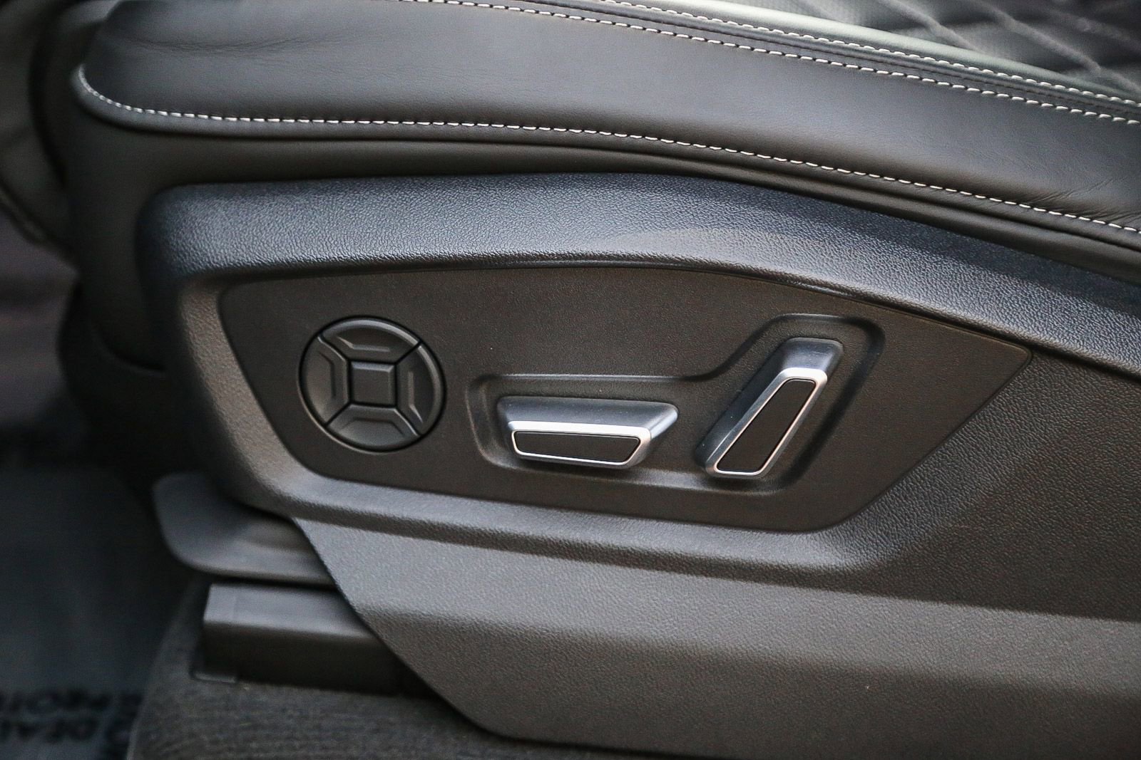 Used 2025 Audi SQ8 Premium Plus image 21