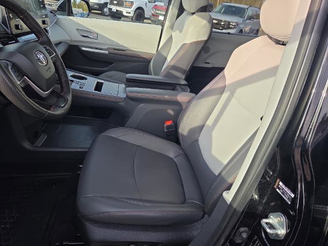 Used 2024 Toyota Sienna XSE AWD/4WD image 33