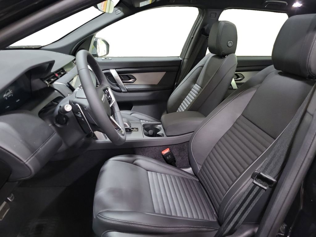 New 2025 Land Rover Discovery Sport Dynamic SE image 13
