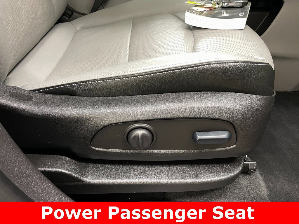 Used 2024 GMC Terrain SLT image 12