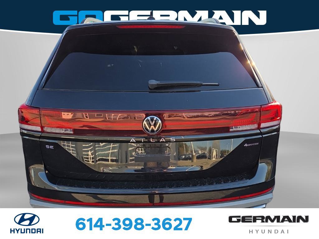 Used 2024 Volkswagen Atlas Peak Edition SE AWD/4WD image 8