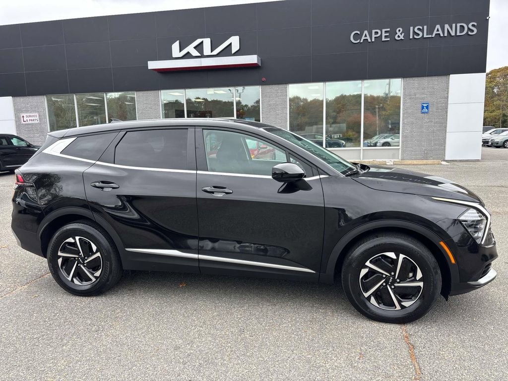 Used 2024 Kia Sportage LX image 2