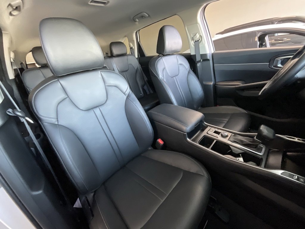 Used 2024 Kia Sorento S image 21