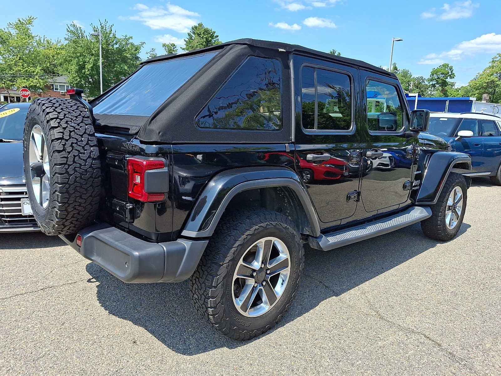 Used 2018 Jeep Wrangler Unlimited Sahara AWD/4WD image 6