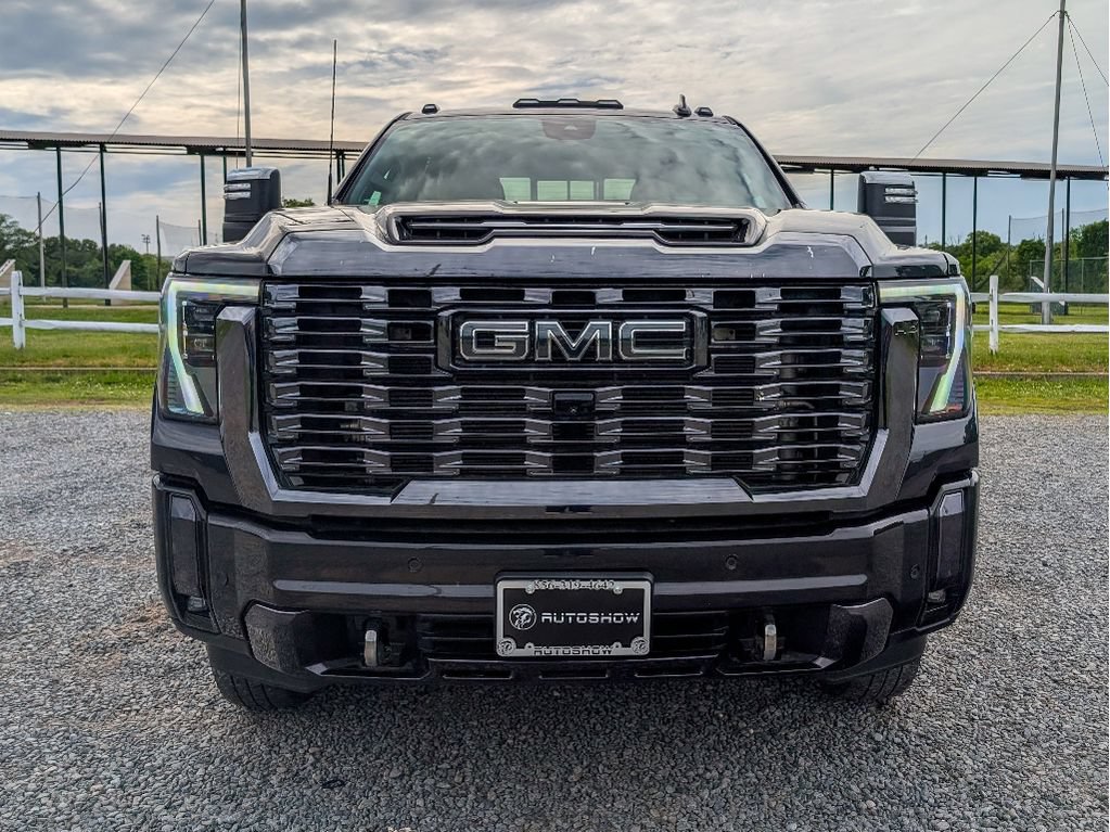 Used 2024 GMC Sierra 3500 Denali Ultimate AWD/4WD image 2