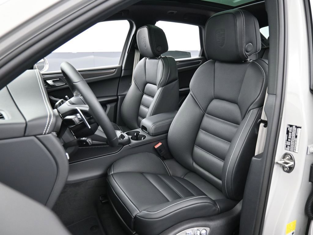 New 2026 Porsche Macan GTS AWD/4WD image 5