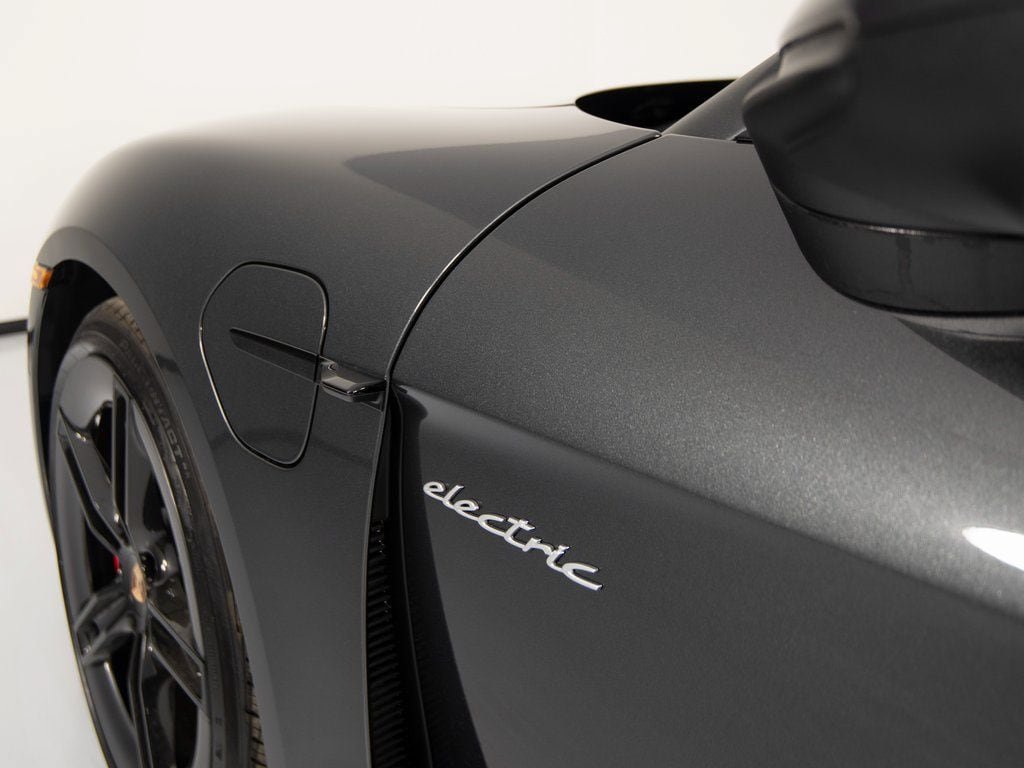 New 2026 Porsche Taycan 4S AWD/4WD image 37