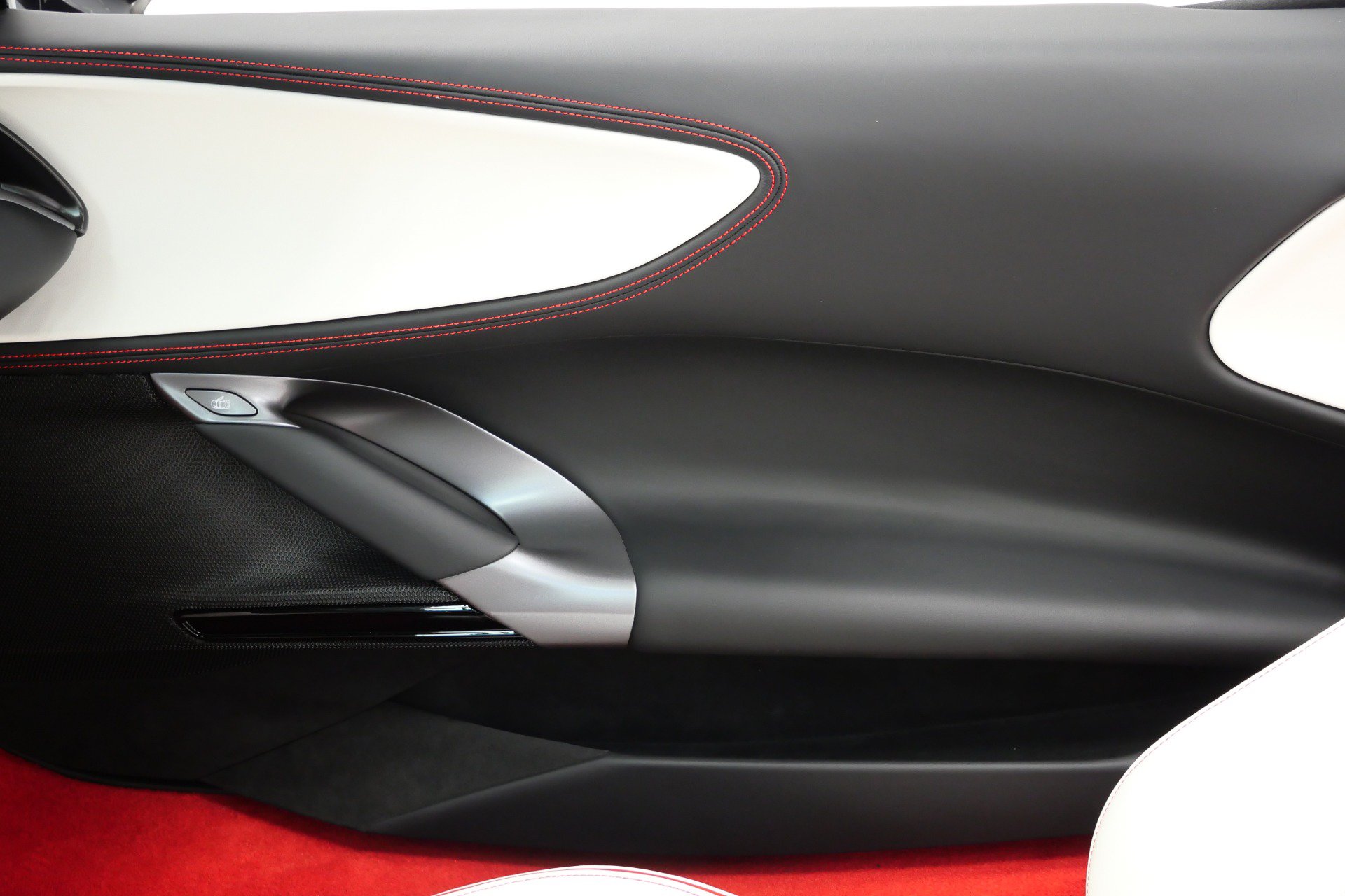 Used 2025 Ferrari SF90 Spider AWD/4WD image 34