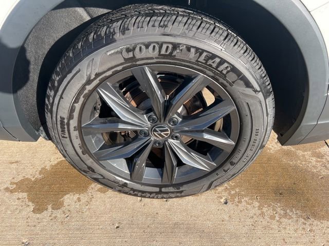 Used 2024 Volkswagen Tiguan SE image 10