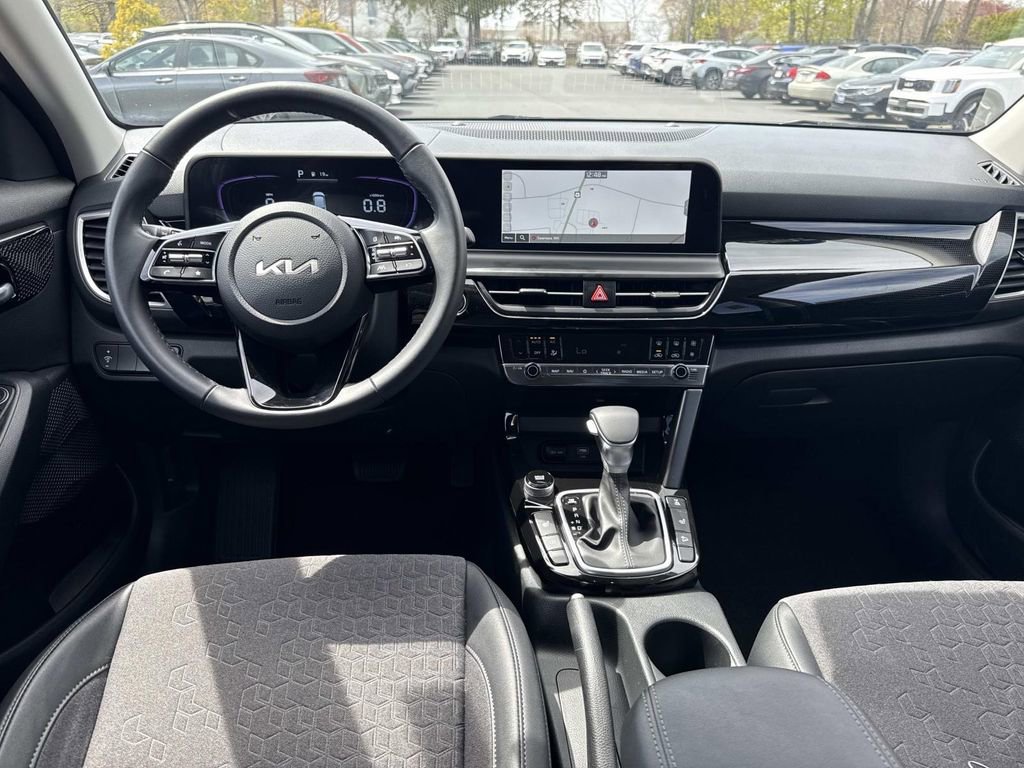 Used 2025 Kia Seltos S AWD/4WD image 14