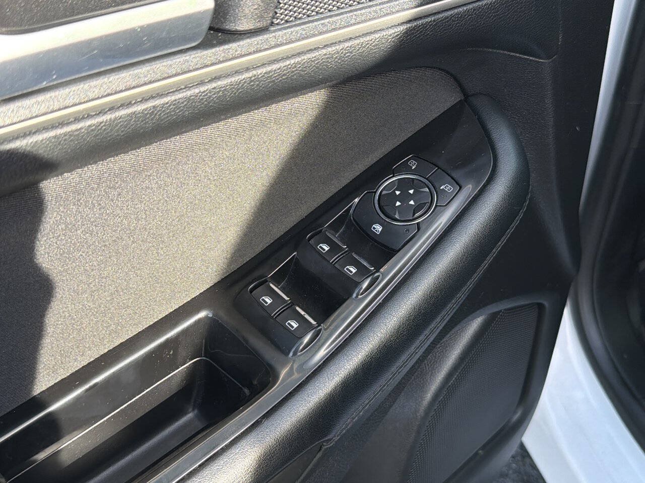 Used 2018 Ford Edge SEL AWD/4WD image 34