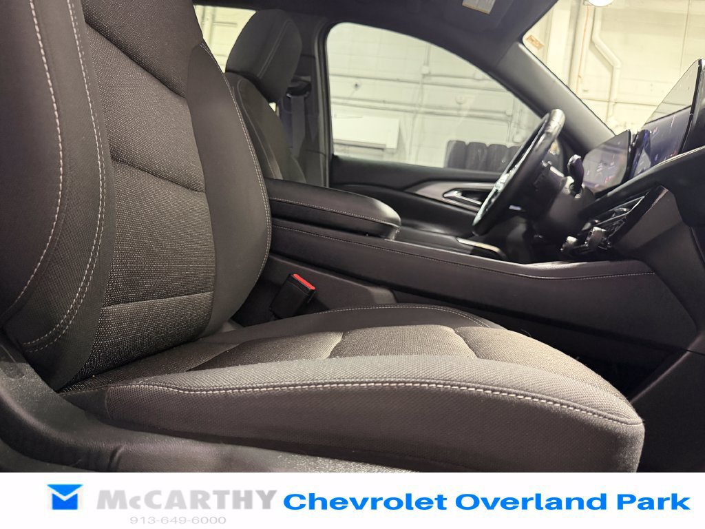 Used 2024 Chevrolet Traverse LT w/ Trailering Package FWD image 31
