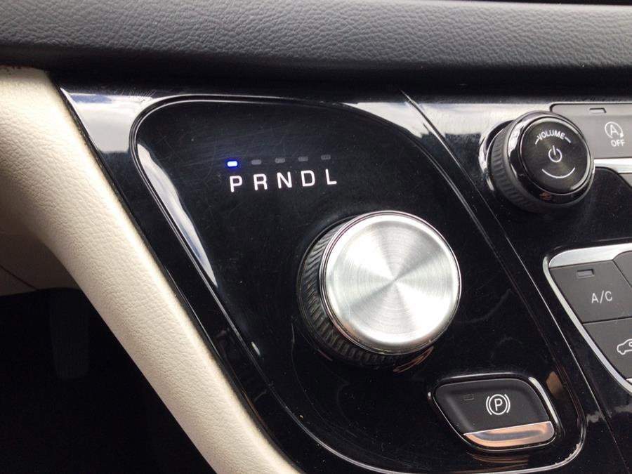 Used 2019 Chrysler Pacifica Touring-L image 16