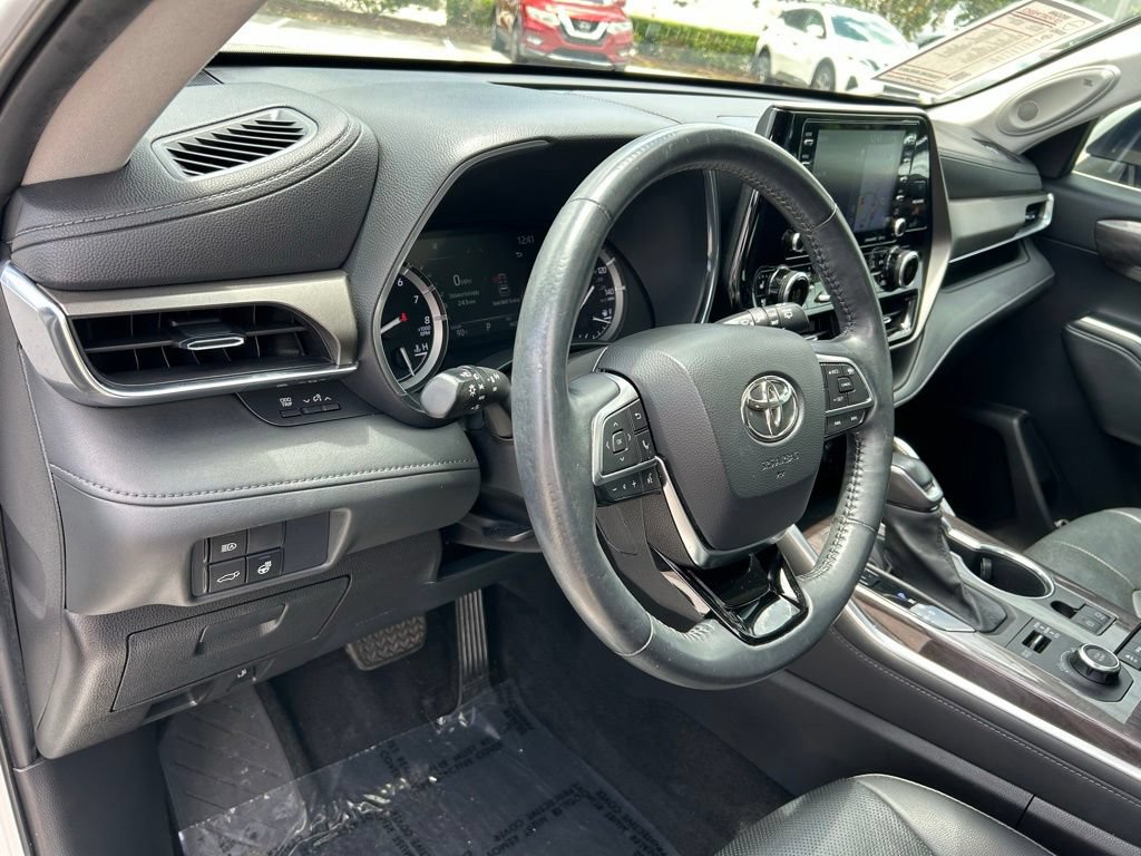 Used 2021 Toyota Highlander Limited AWD/4WD image 23