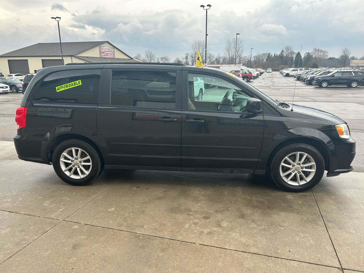 Used 2016 Dodge Grand Caravan SXT FWD image 4