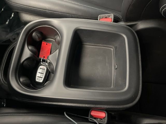 Used 2025 Chrysler Pacifica Select image 50