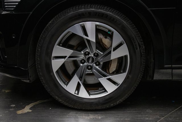 Used 2022 Audi e-tron Premium Plus w/ Premium Plus Package image 8