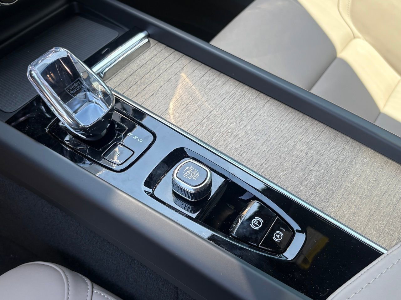 New 2026 Volvo XC60 B5 Plus w/ Protection Package Premier image 12