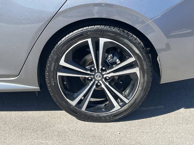 Used 2021 Nissan Sentra SR FWD image 11