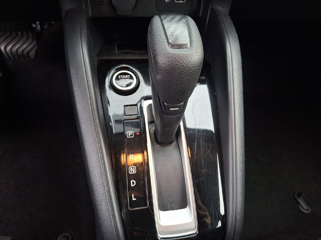 Used 2025 Nissan Versa SV FWD image 14
