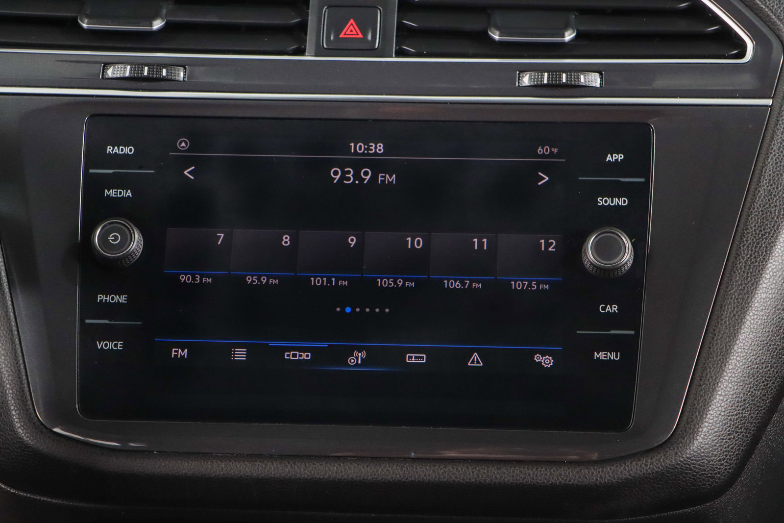 Used 2022 Volkswagen Tiguan SE R-Line image 18