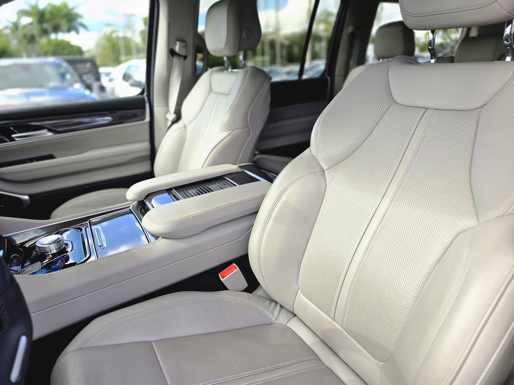 Used 2024 Jeep Wagoneer 2WD image 19