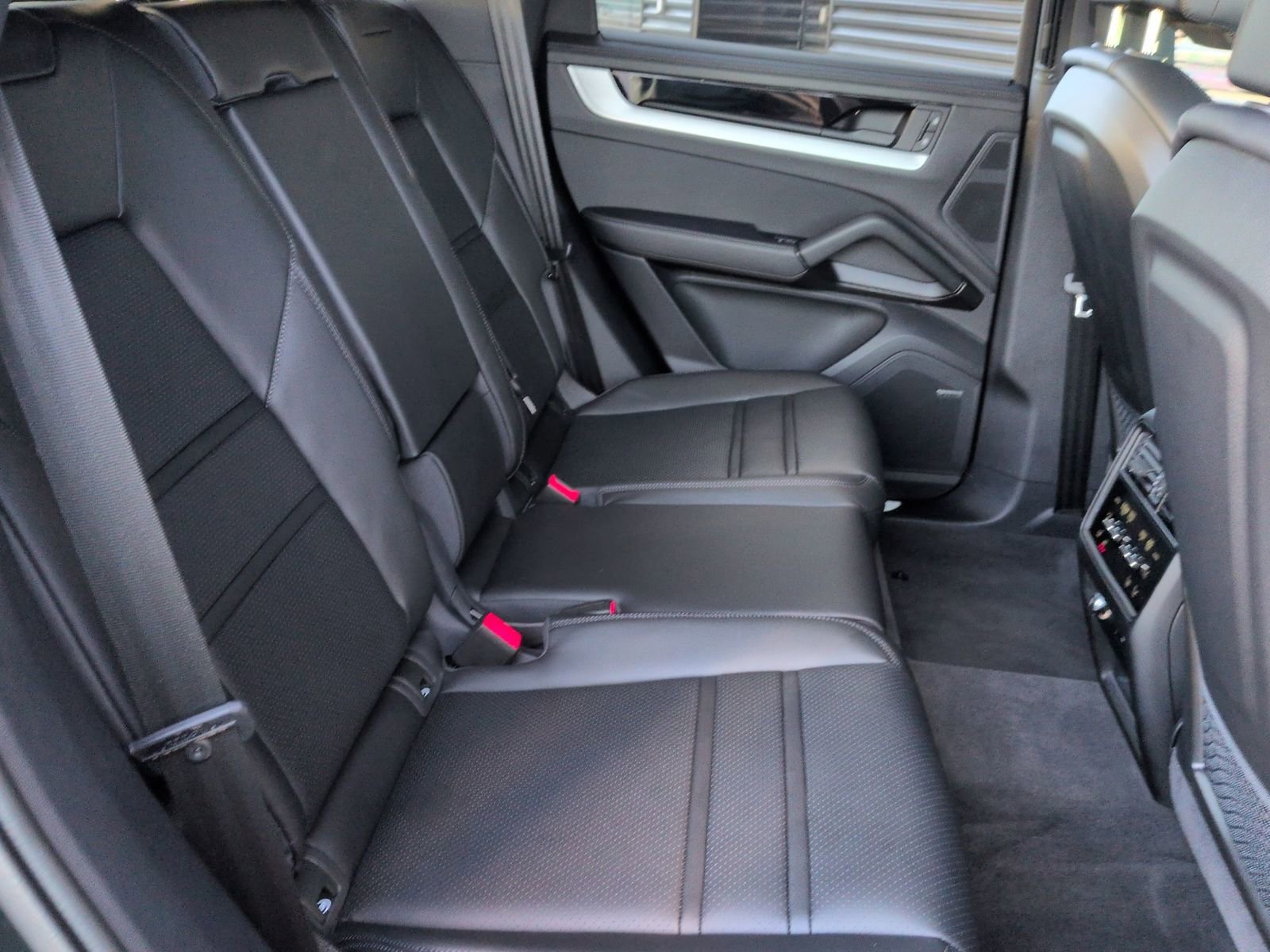 Certified 2026 Porsche Cayenne image 24