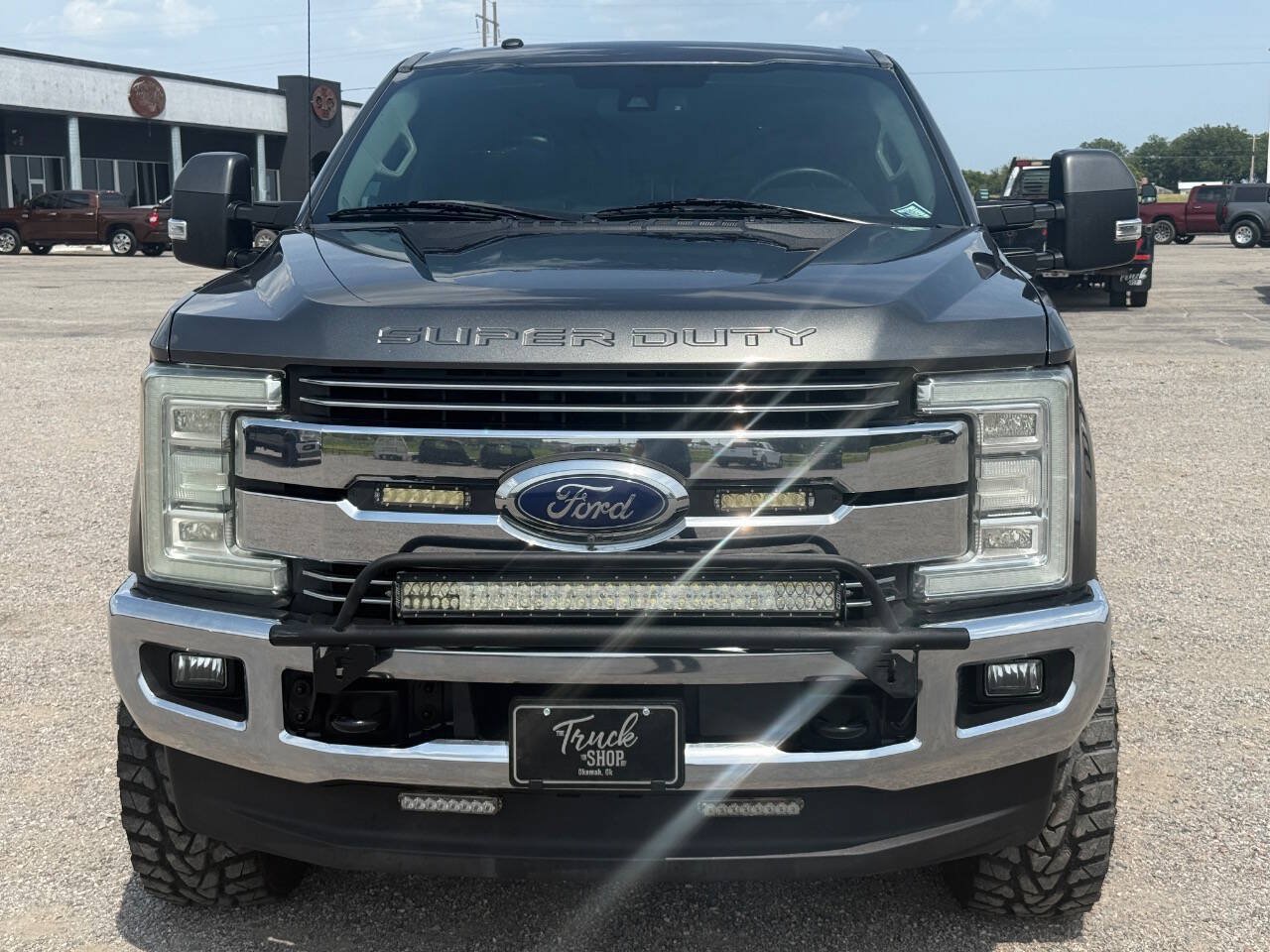 Used 2017 Ford F250 Lariat w/ Lariat Ultimate Package AWD/4WD image 2