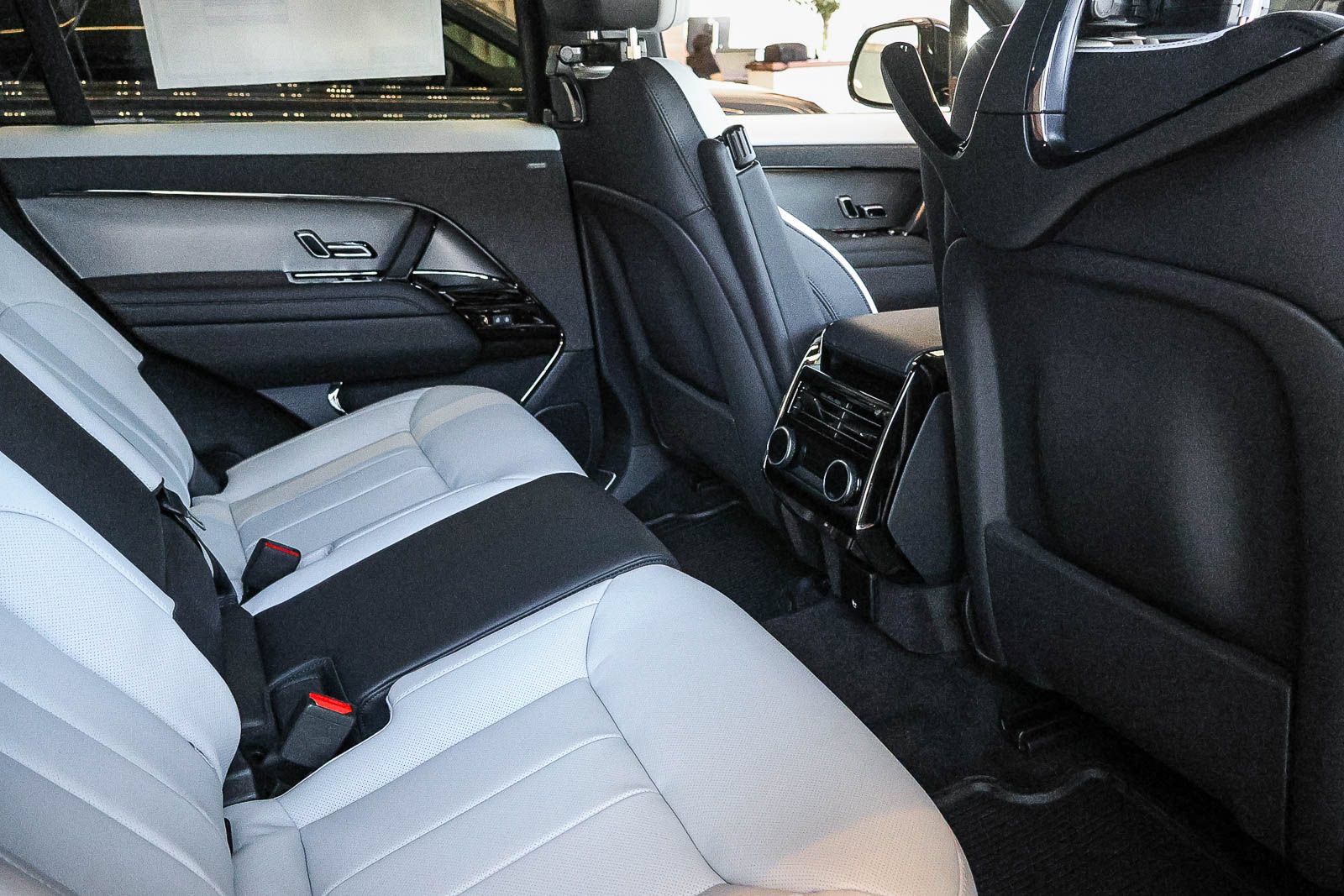 New 2026 Land Rover Range Rover Sport Dynamic SE AWD/4WD image 14