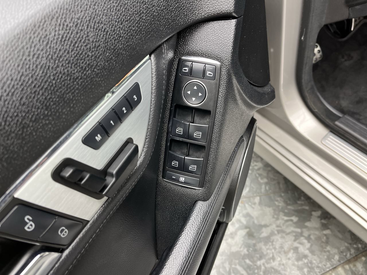 Used 2009 Mercedes-Benz C 300 4MATIC Sedan image 7