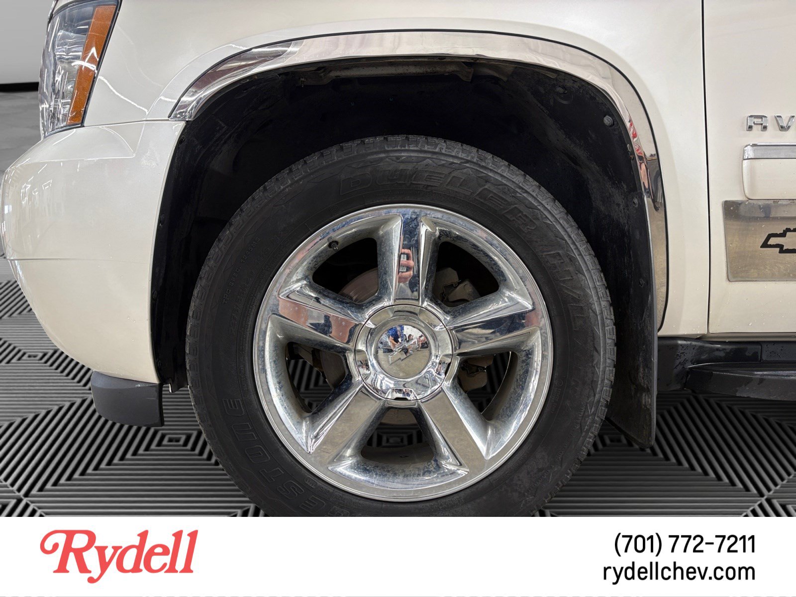 Used 2012 Chevrolet Avalanche LTZ AWD/4WD image 9