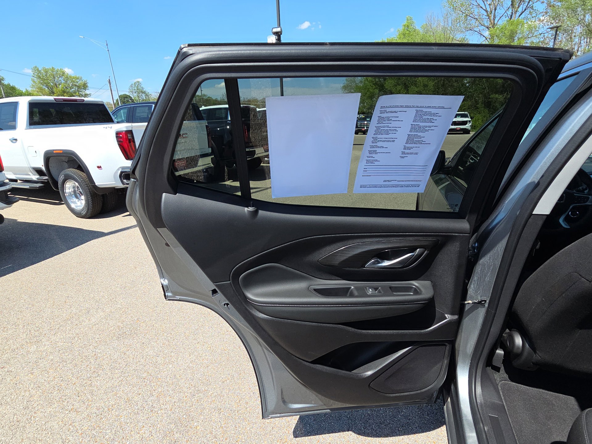 Used 2024 GMC Terrain SLE image 25