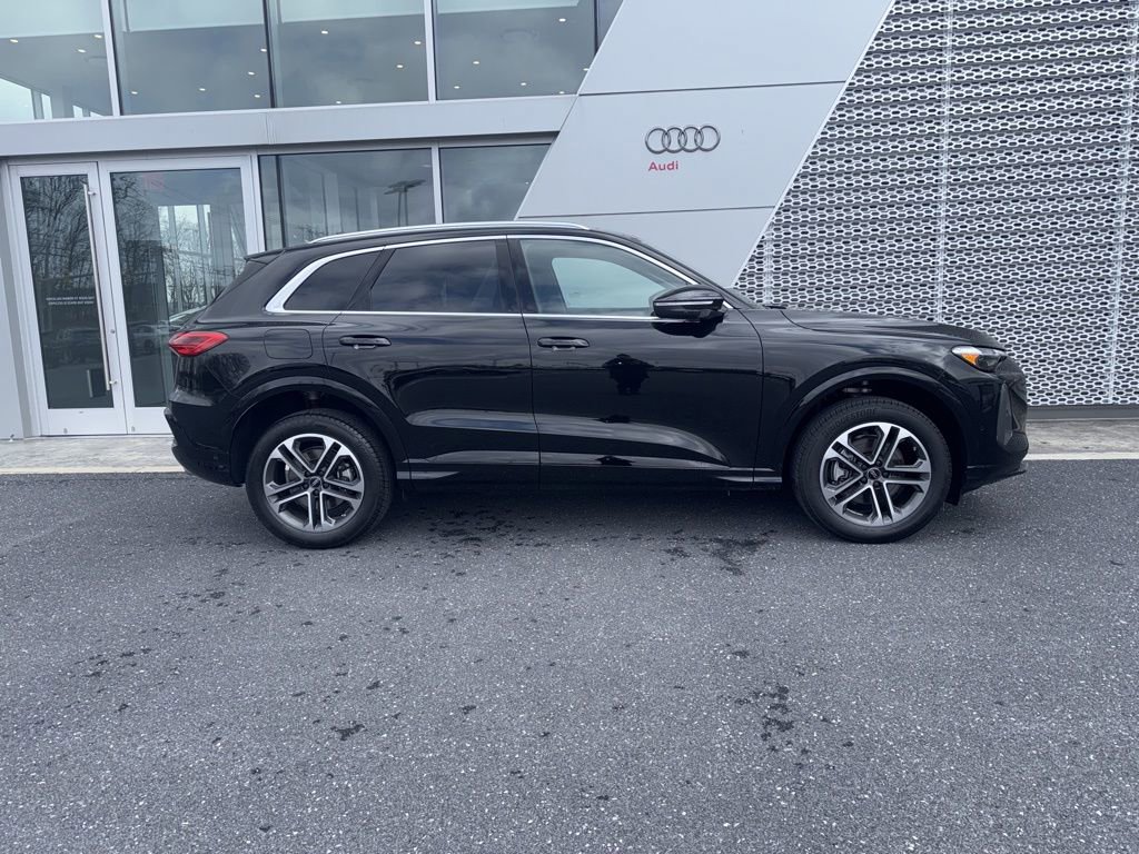 Certified 2025 Audi Q5 2.0T Premium Plus w/ Premium Plus image 2