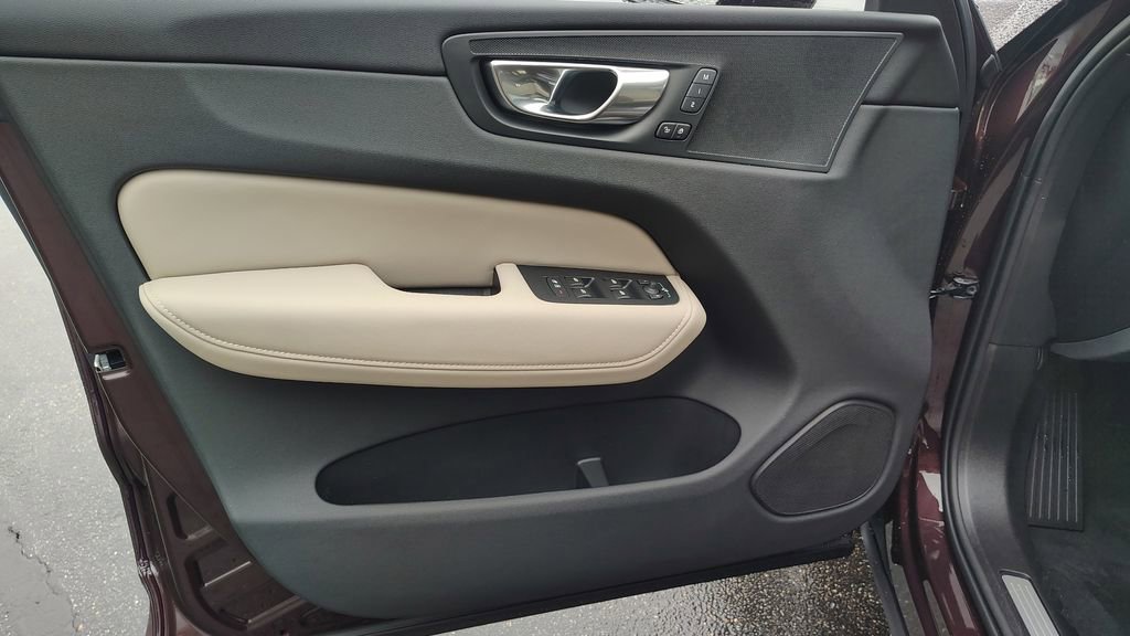 New 2026 Volvo XC60 B5 Plus w/ Climate Package image 8