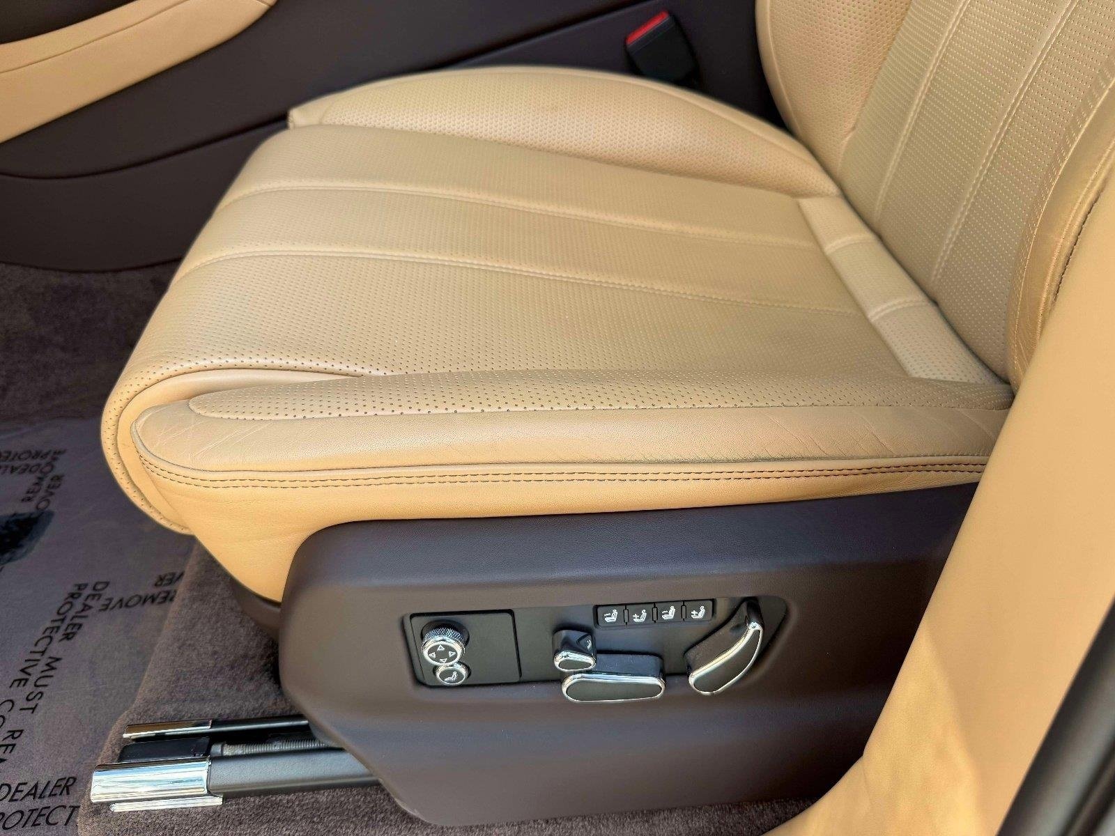 Used 2022 Bentley Bentayga image 43