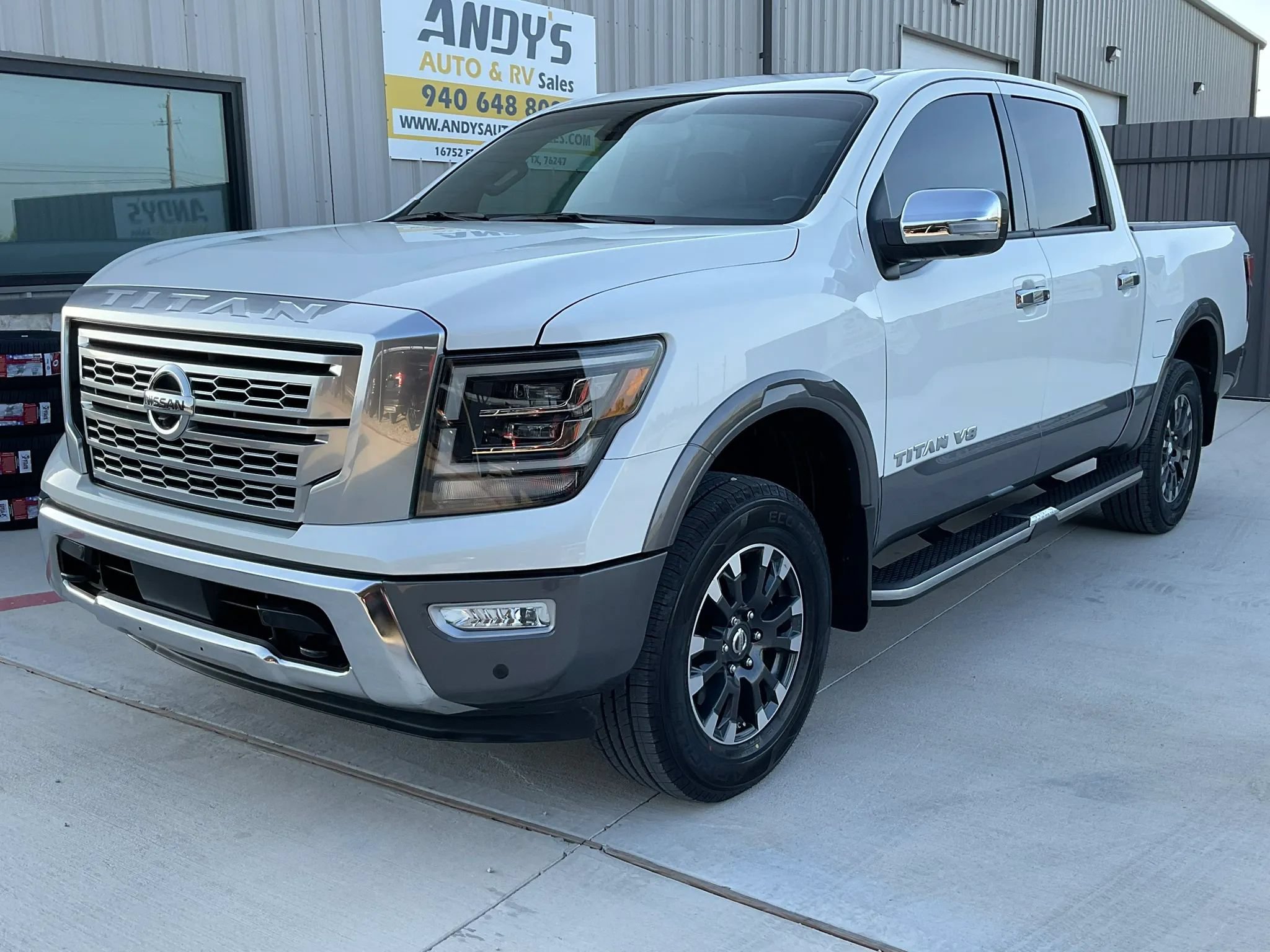 Used 2020 Nissan Titan Platinum Reserve w/ Moonroof Package AWD/4WD image 4