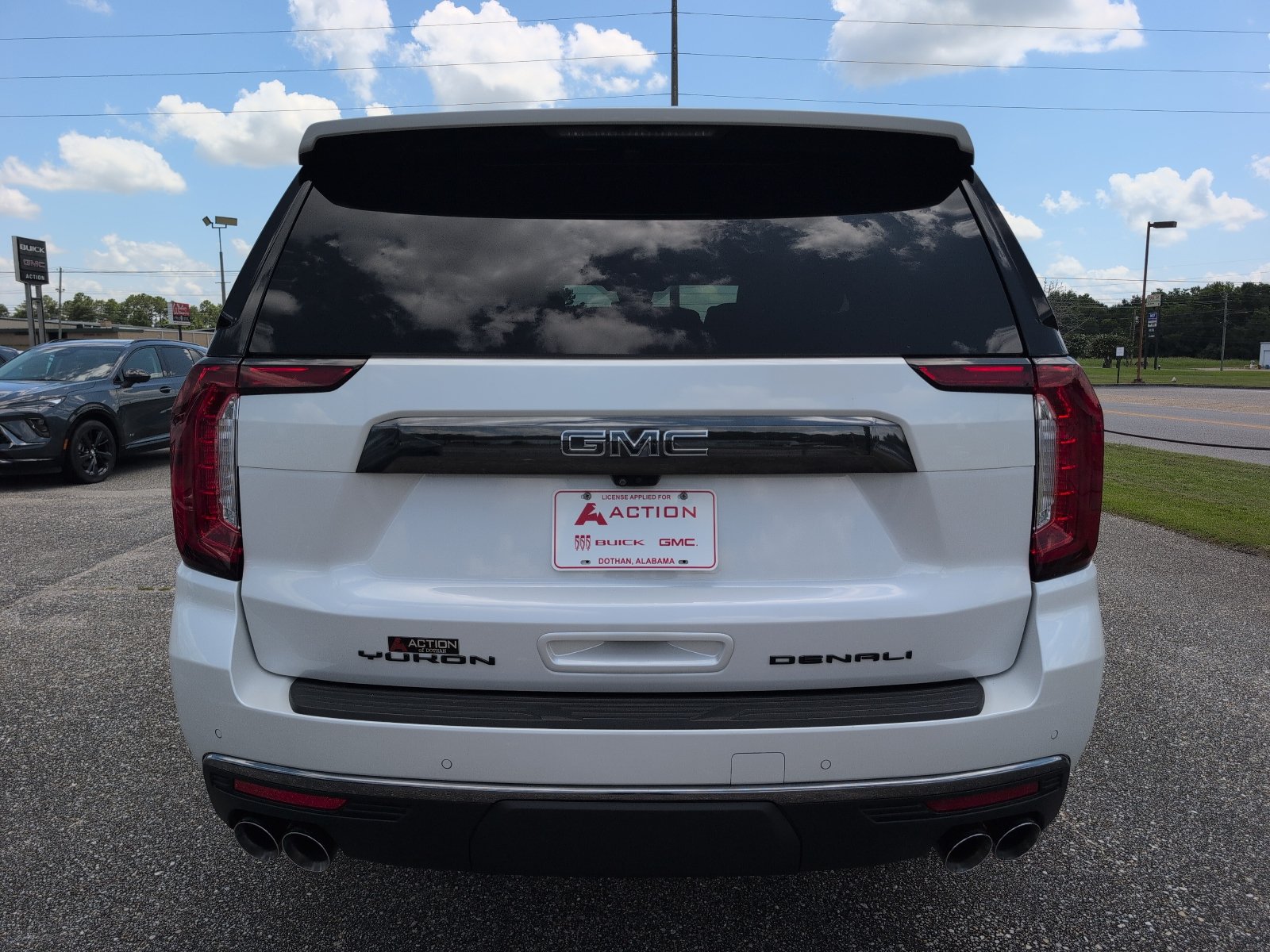 Used 2023 GMC Yukon Denali Ultimate AWD/4WD image 5