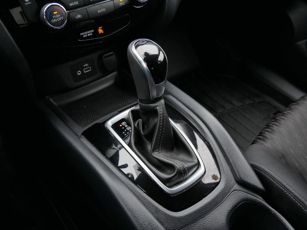 Used 2020 Nissan Rogue SV image 31