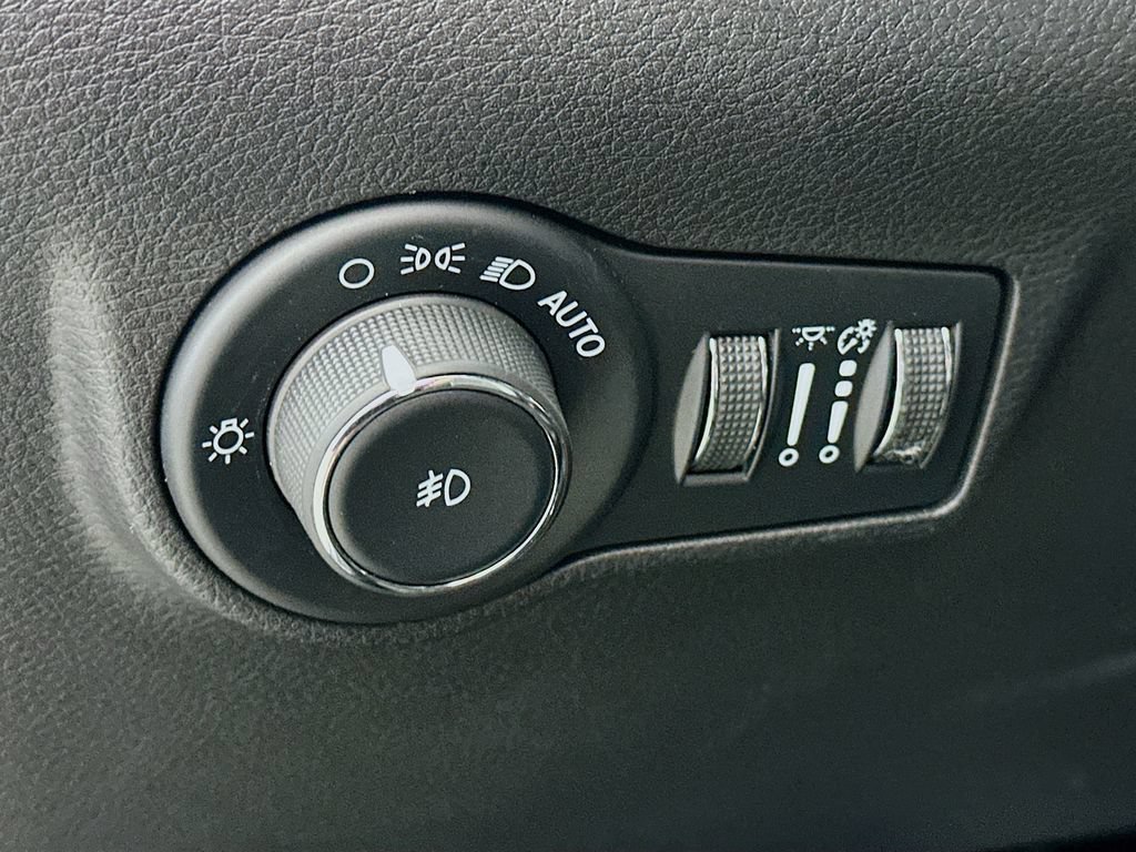 Certified 2024 Jeep Compass Limited AWD/4WD image 17