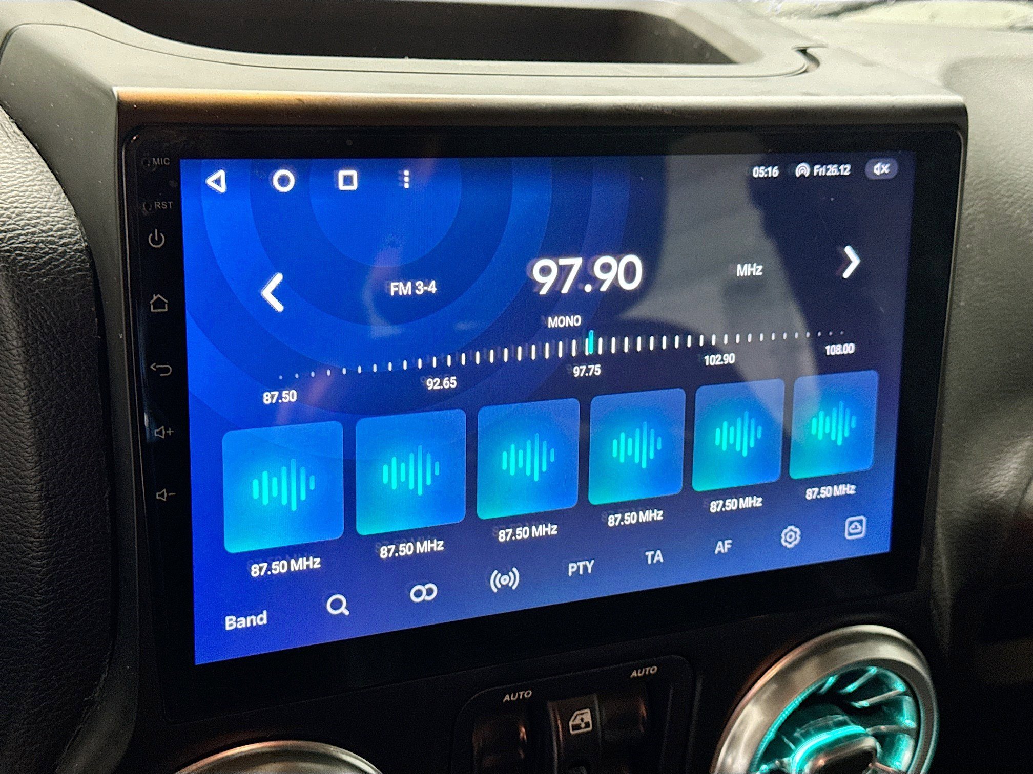 Used 2015 Jeep Wrangler Unlimited Sahara image 11