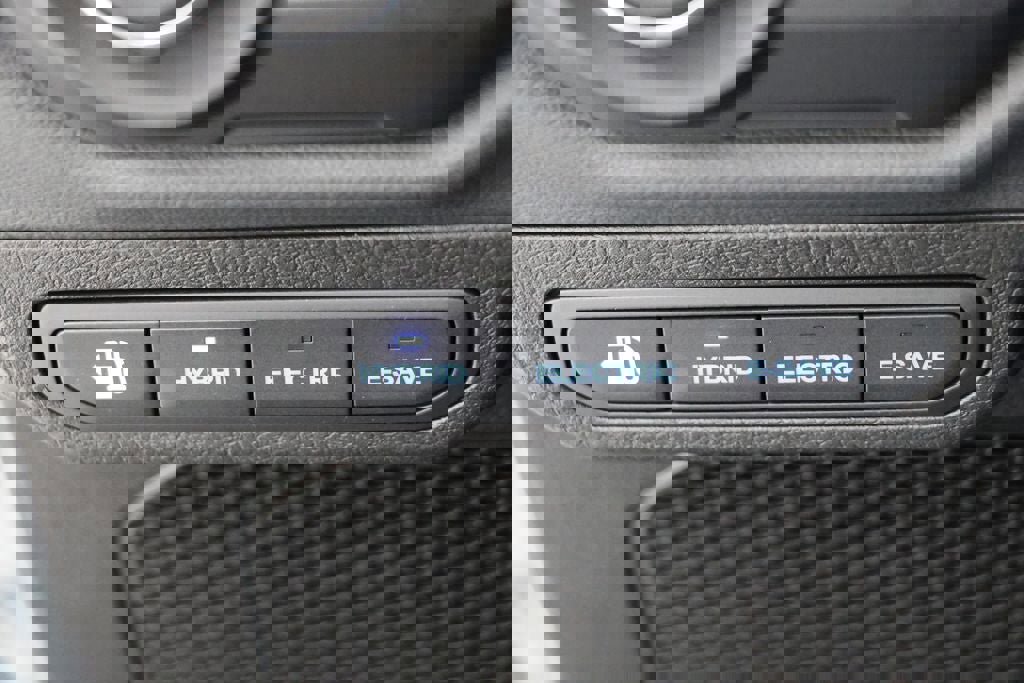 Used 2024 Jeep Wrangler Unlimited Sahara image 25