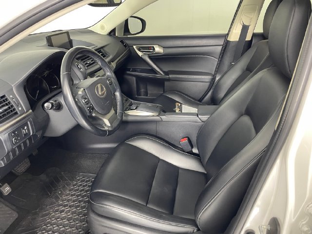 Used 2017 Lexus CT 200h w/ Navigation System Package FWD image 2