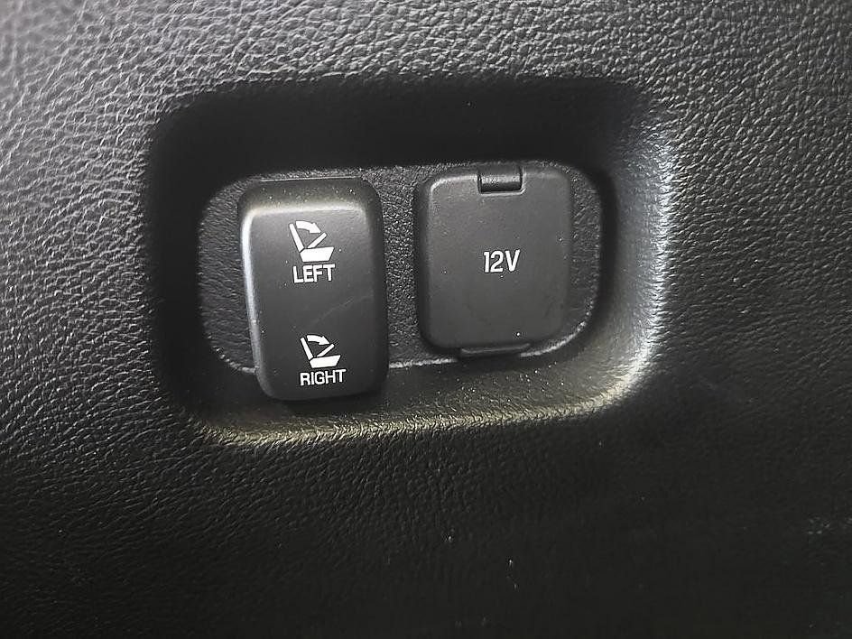 Used 2023 Ford Edge Titanium image 32