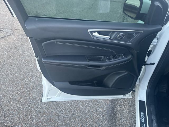 Used 2022 Ford Edge Titanium AWD/4WD image 17